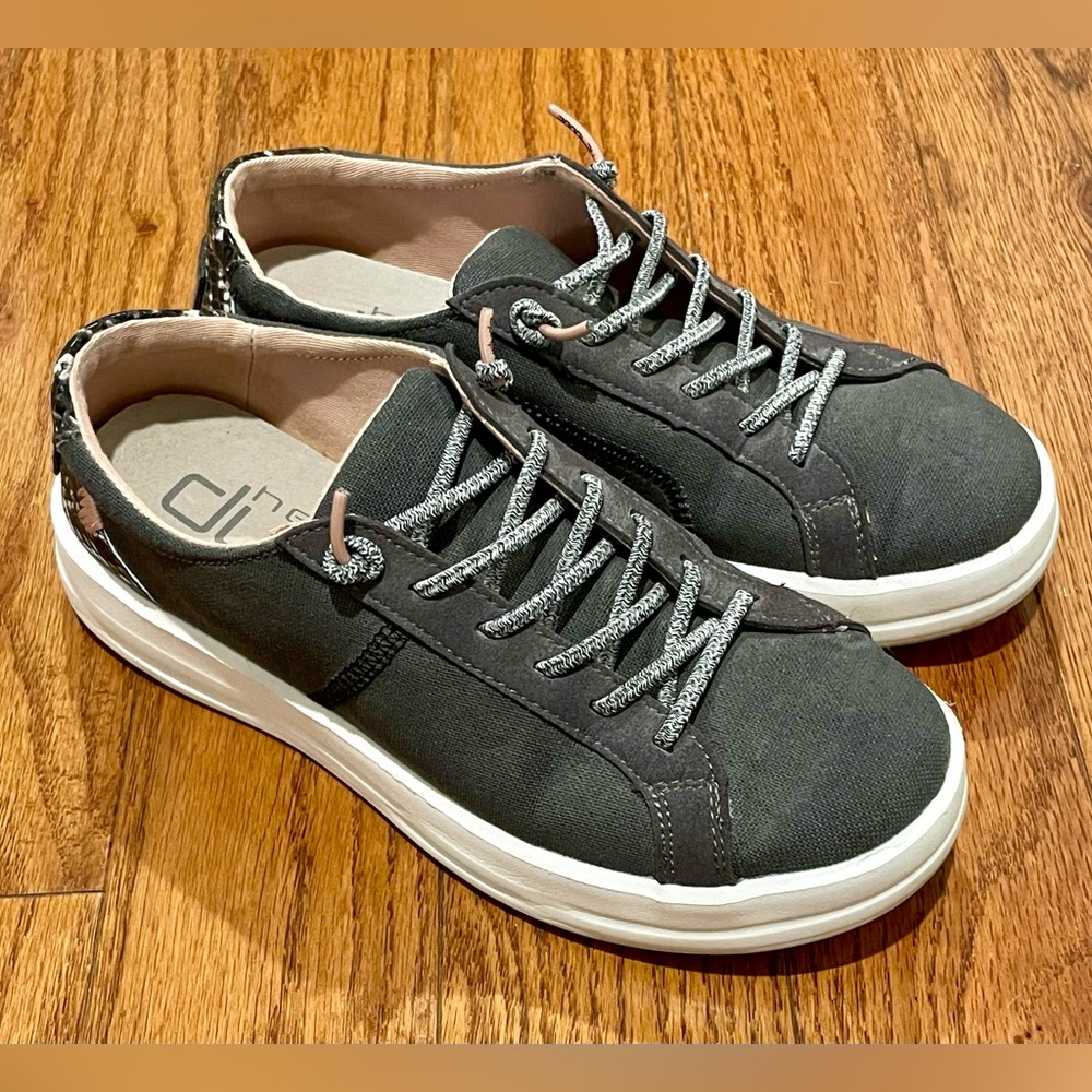 Hey Dudes size 6